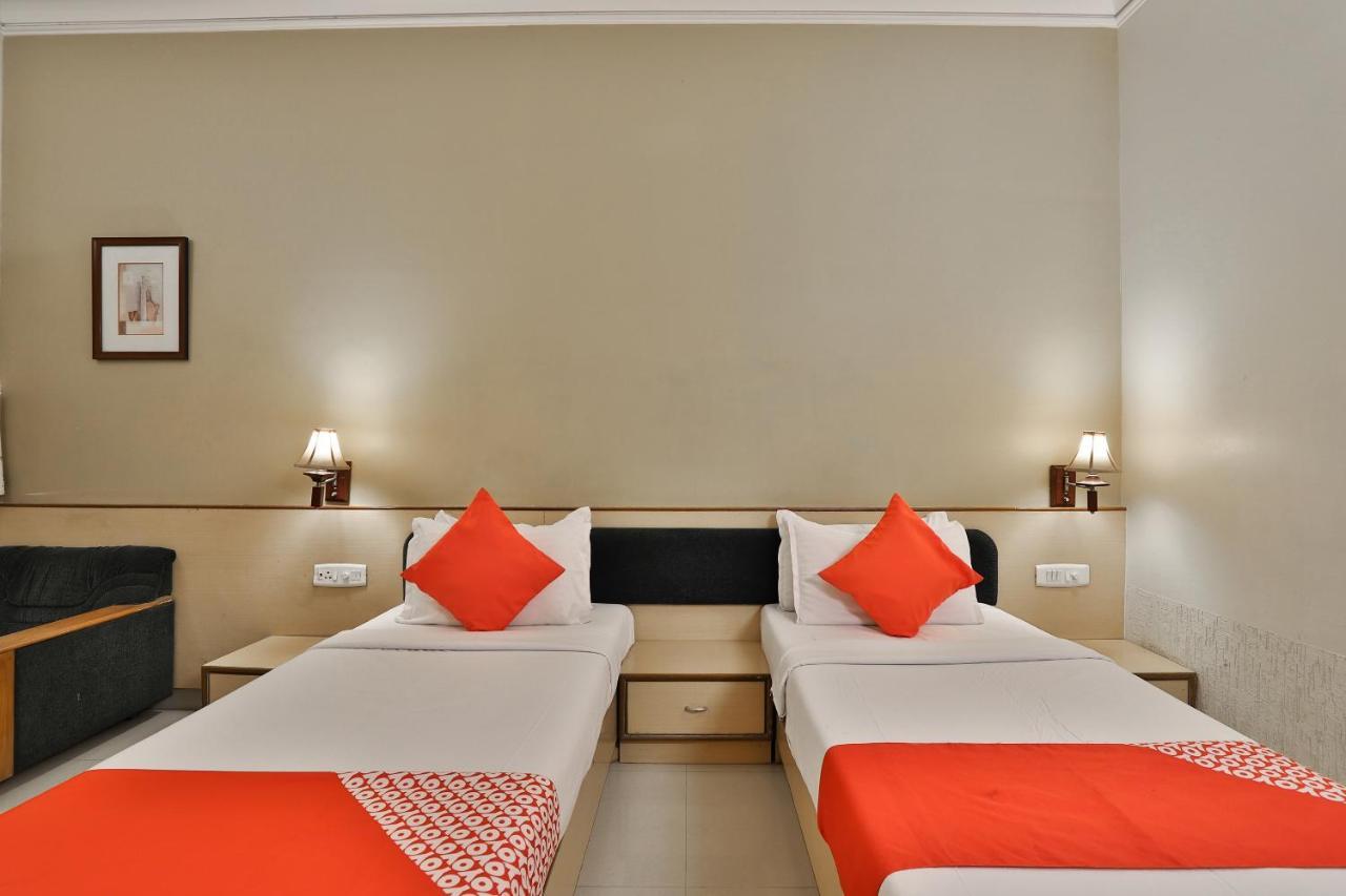 Capital O 1338 Hotel Harmony Rajkot Eksteriør bilde