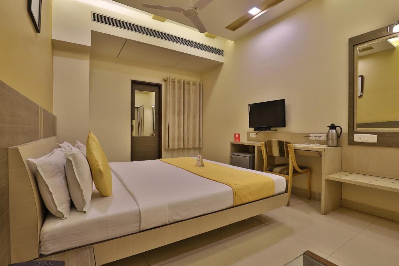 Capital O 1338 Hotel Harmony Rajkot Eksteriør bilde