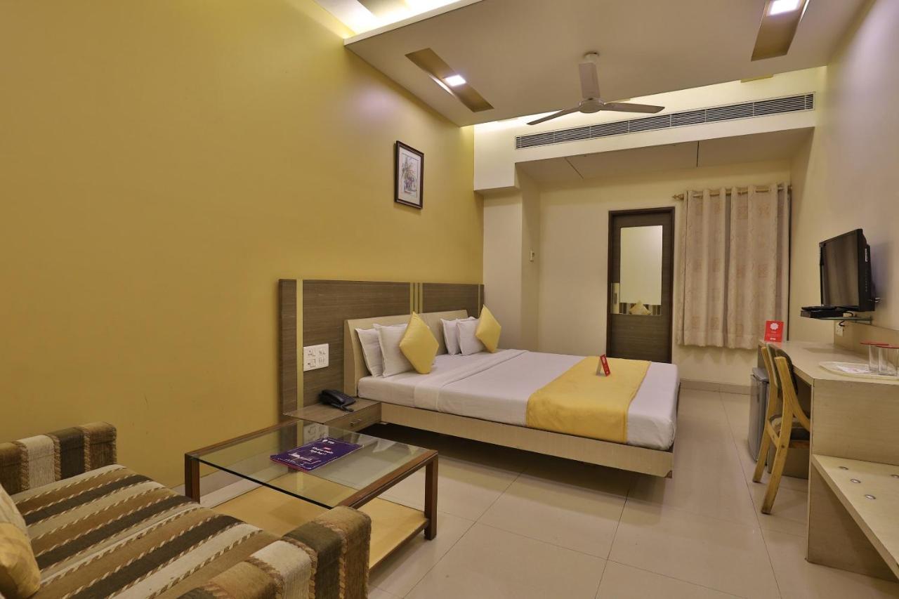 Capital O 1338 Hotel Harmony Rajkot Eksteriør bilde