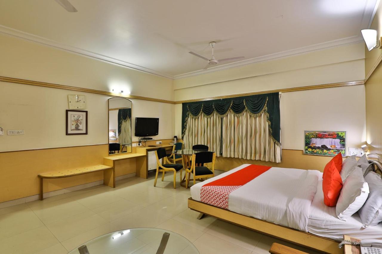 Capital O 1338 Hotel Harmony Rajkot Eksteriør bilde