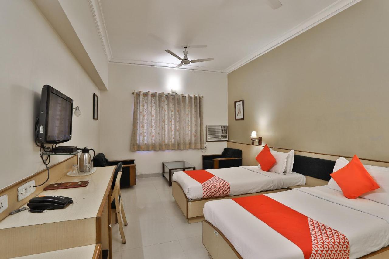 Capital O 1338 Hotel Harmony Rajkot Eksteriør bilde