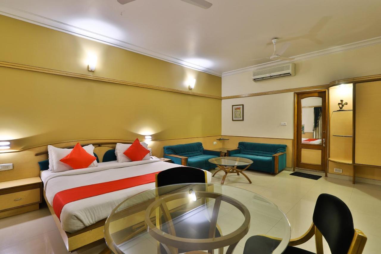 Capital O 1338 Hotel Harmony Rajkot Eksteriør bilde