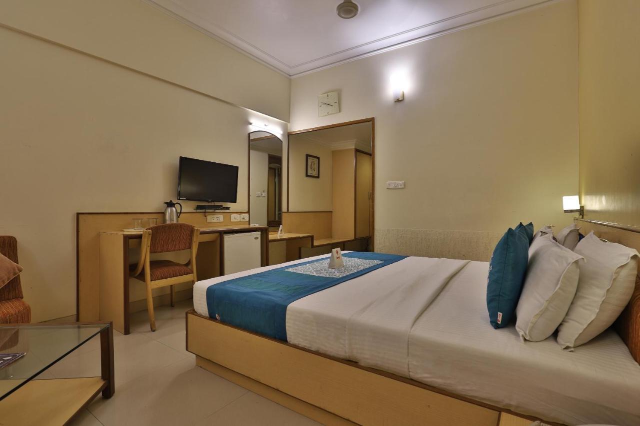 Capital O 1338 Hotel Harmony Rajkot Eksteriør bilde