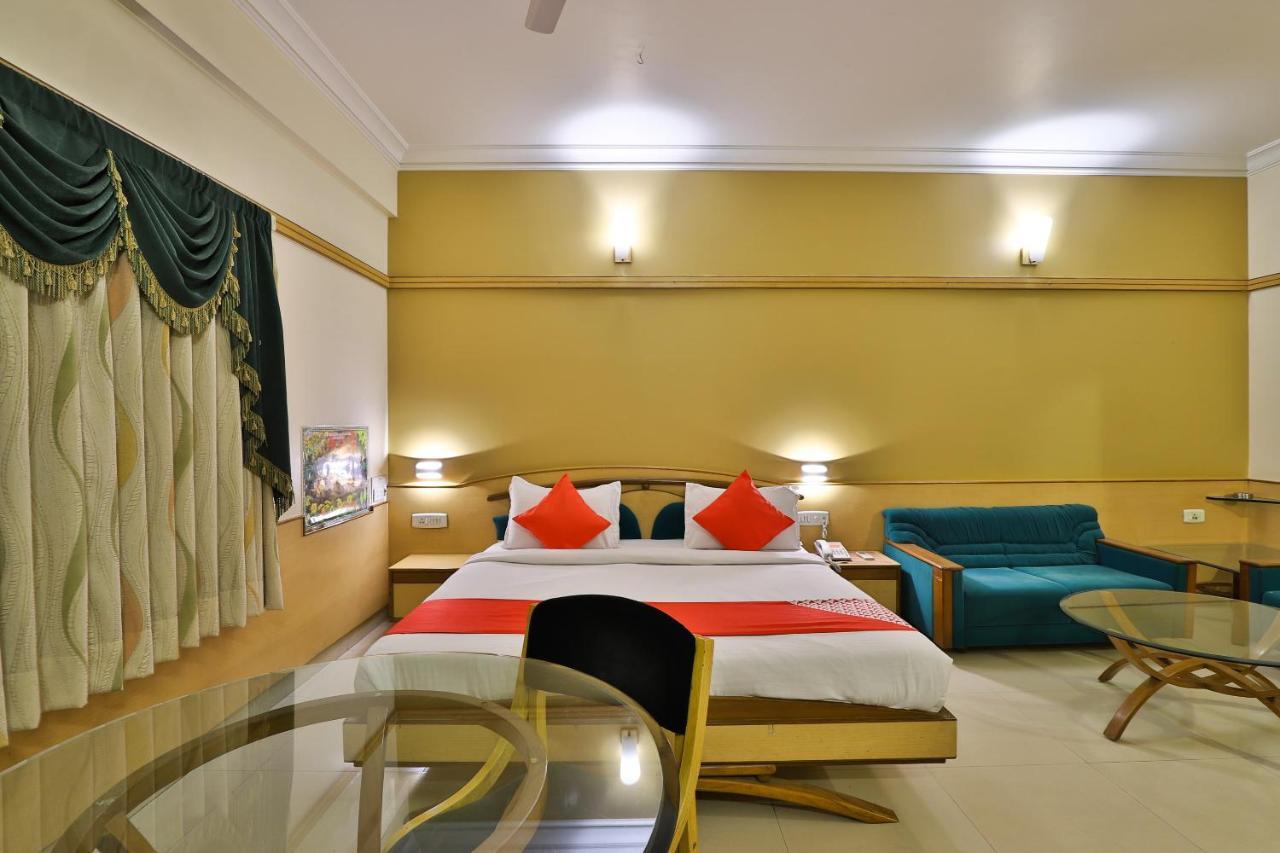 Capital O 1338 Hotel Harmony Rajkot Eksteriør bilde