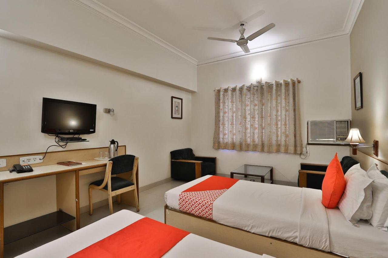 Capital O 1338 Hotel Harmony Rajkot Eksteriør bilde