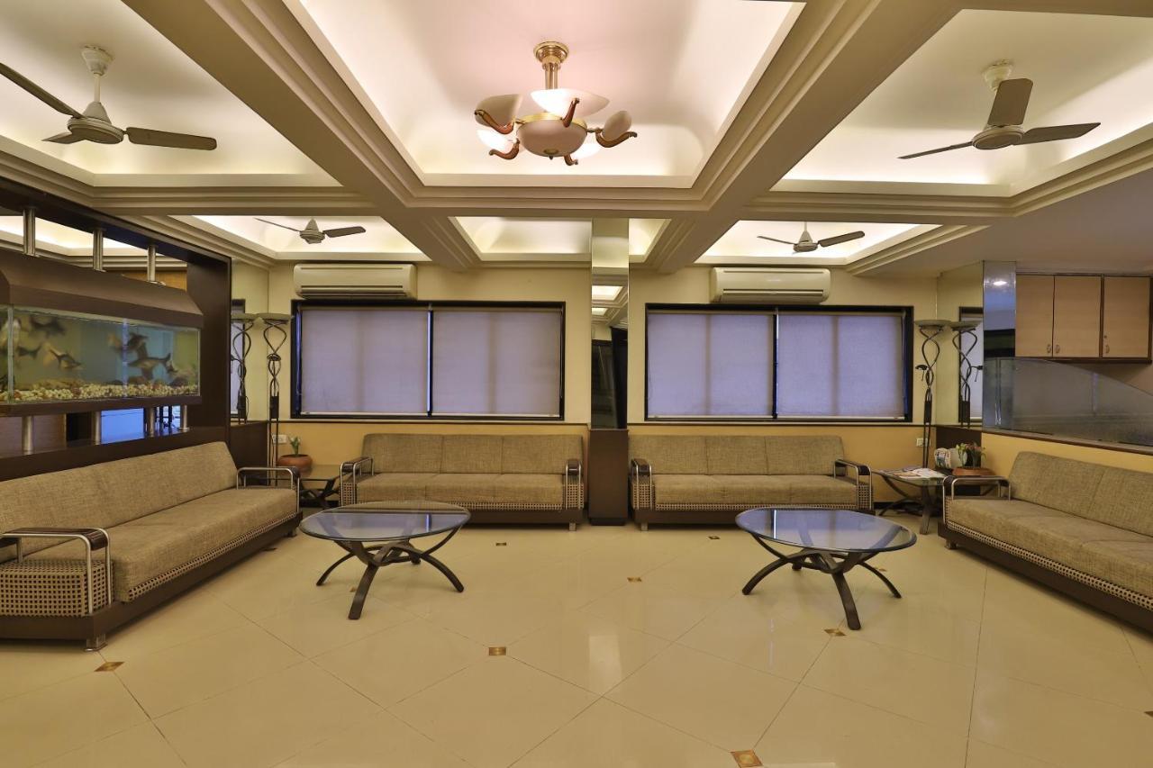 Capital O 1338 Hotel Harmony Rajkot Eksteriør bilde