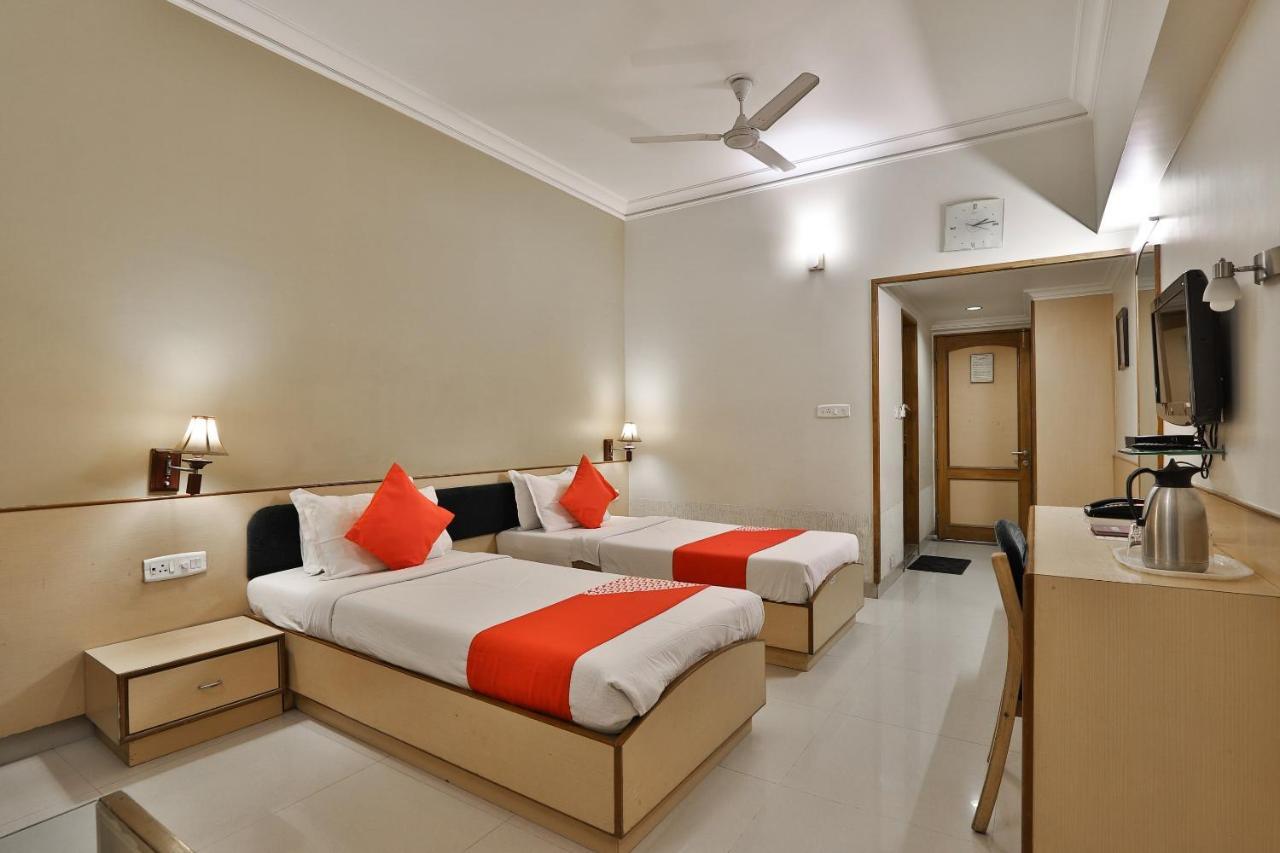 Capital O 1338 Hotel Harmony Rajkot Eksteriør bilde