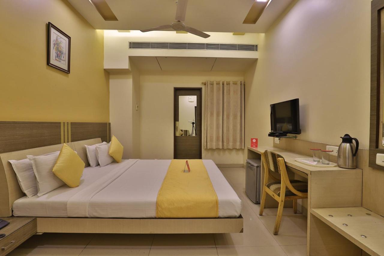 Capital O 1338 Hotel Harmony Rajkot Eksteriør bilde